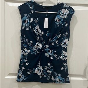 White House Black Market Teal blue sleeveless Top with a floral print Women S